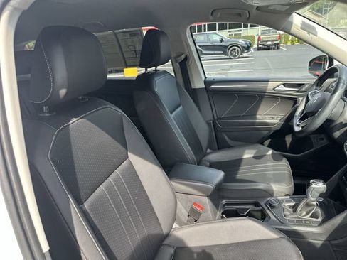 Used 2024 Volkswagen Tiguan SE AWD/4WD image 28