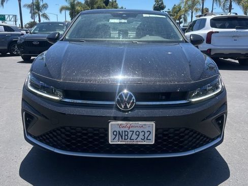 Used 2025 Volkswagen Jetta SE FWD image 4
