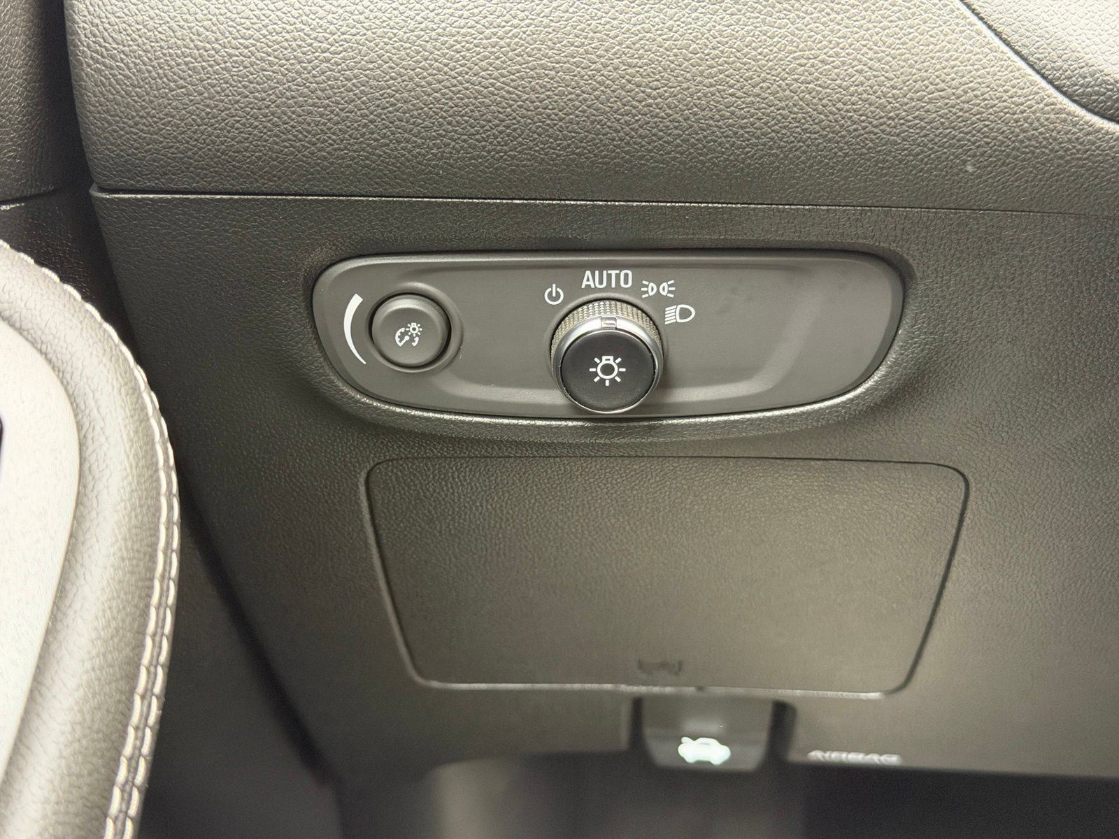 Used 2024 Buick Encore GX Preferred AWD/4WD image 12
