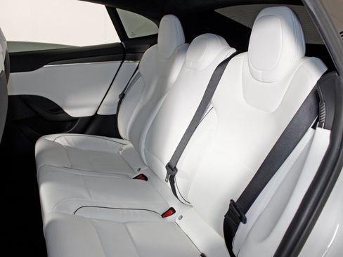 Used 2022 Tesla Model S Plaid image 32