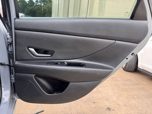 Used 2021 Hyundai Elantra SEL w/ Convenience Package FWD image 16