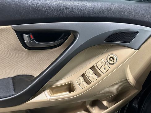 Used 2013 Hyundai Elantra GLS w/ Preferred Pkg image 8