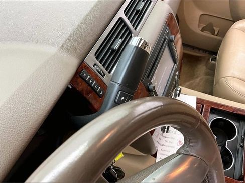 Used 2013 Chevrolet Suburban LTZ image 16