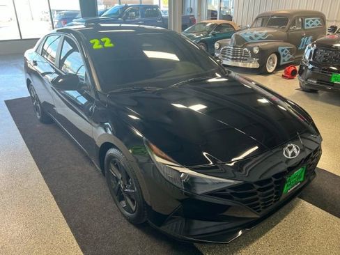 Used 2022 Hyundai Elantra SEL w/ Convenience Package image 2