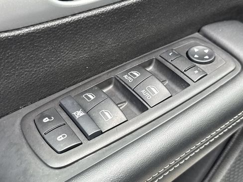 Used 2024 Chrysler Pacifica Limited FWD image 22
