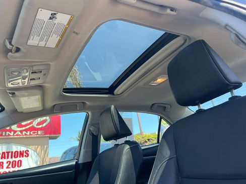 Used 2018 Toyota Corolla XLE w/ Protection Package FWD image 11