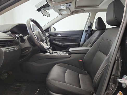 Used 2024 Nissan Altima 2.5 SV w/ SV Premium Package FWD image 6