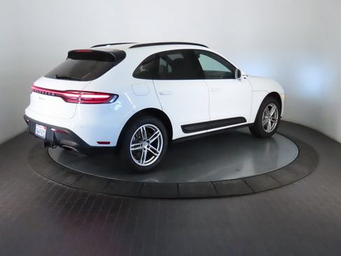 Certified 2026 Porsche Macan AWD/4WD image 7