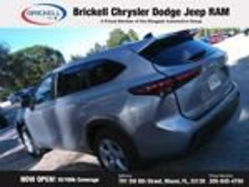 Used 2023 Toyota Highlander LE image 4