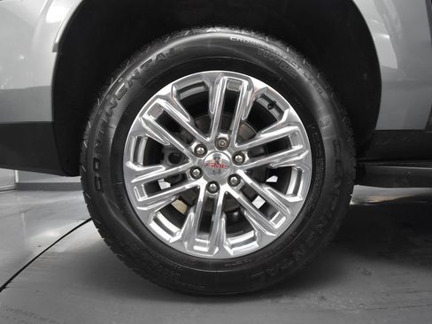 Used 2024 GMC Yukon XL SLT image 16