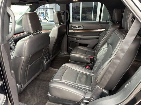 Used 2018 Ford Explorer Platinum image 14