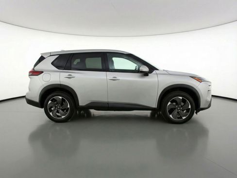 Used 2025 Nissan Rogue SV FWD image 11