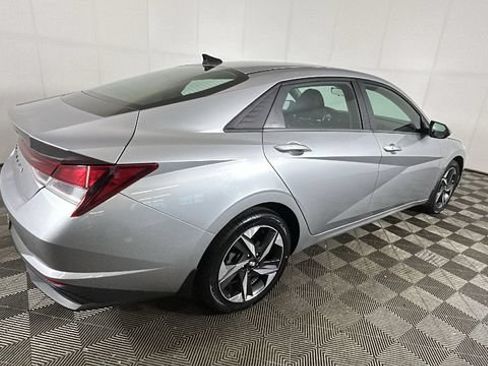 Used 2023 Hyundai Elantra SEL w/ Convenience Package FWD image 2