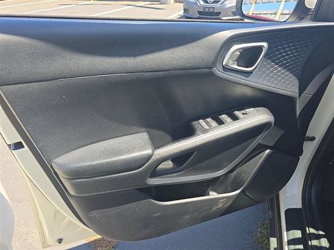 Used 2021 Kia Soul S FWD image 9