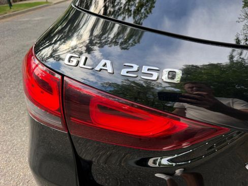 Used 2021 Mercedes-Benz GLA 250 4MATIC w/ Premium Package image 33