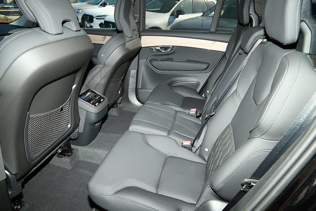 New 2026 Volvo XC90 B6 Plus w/ Protection Package Premier AWD/4WD image 20