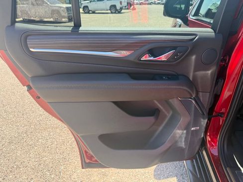 Used 2024 GMC Yukon Denali w/ Advanced Technology Package AWD/4WD image 27