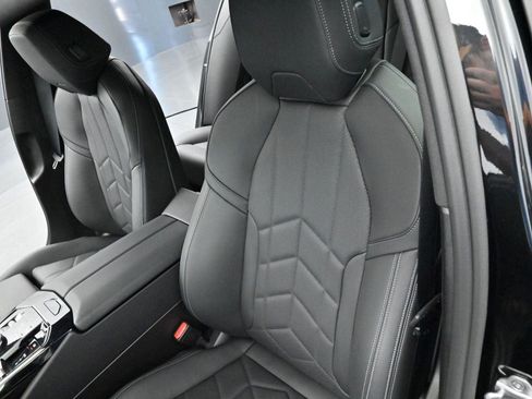 Used 2024 BMW i5 eDrive40i w/ M Sport Package image 17