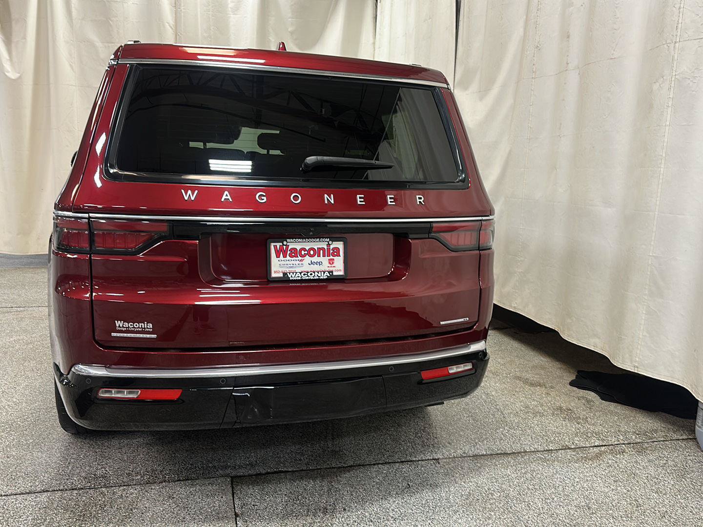 Used 2022 Jeep Wagoneer Series II w/ Flexible Seating Group AWD/4WD image 4