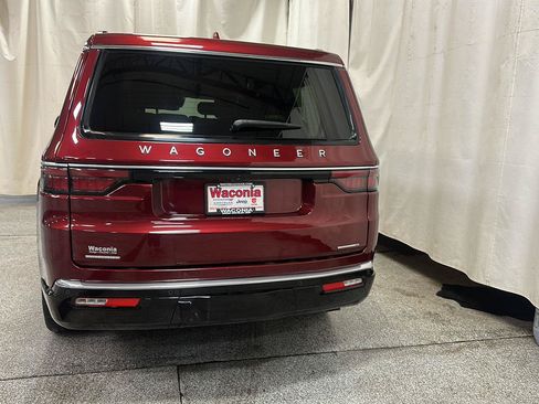 Used 2022 Jeep Wagoneer Series II w/ Flexible Seating Group AWD/4WD image 4