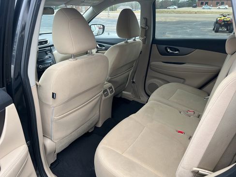 Used 2016 Nissan Rogue SV image 16