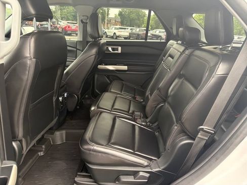 Used 2021 Ford Explorer XLT w/ Equipment Group 202A AWD/4WD image 28