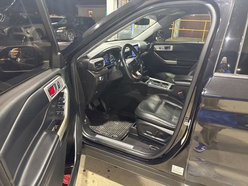 Used 2022 Ford Explorer Limited w/ Equipment Group 301A image 6