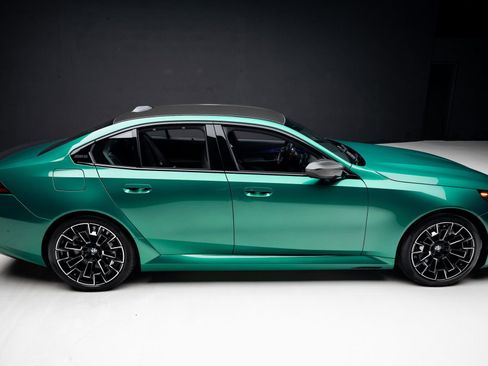 Used 2025 BMW M5 w/ Carbon Package image 37