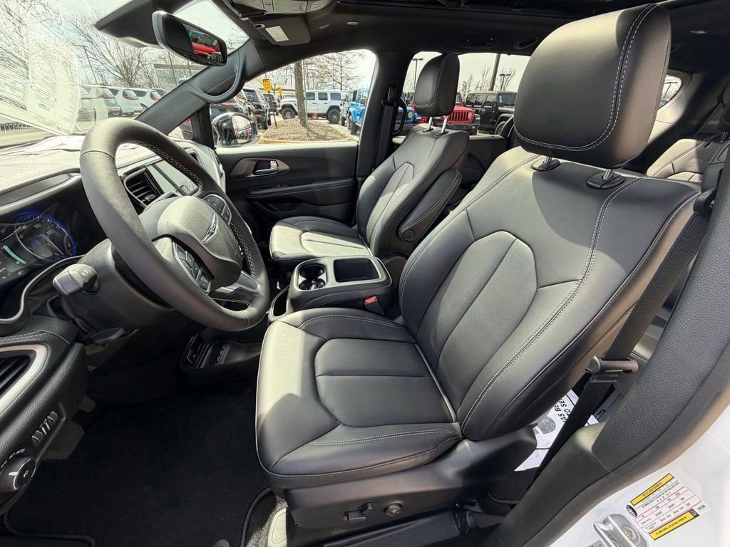 New 2026 Chrysler Pacifica Select FWD image 15