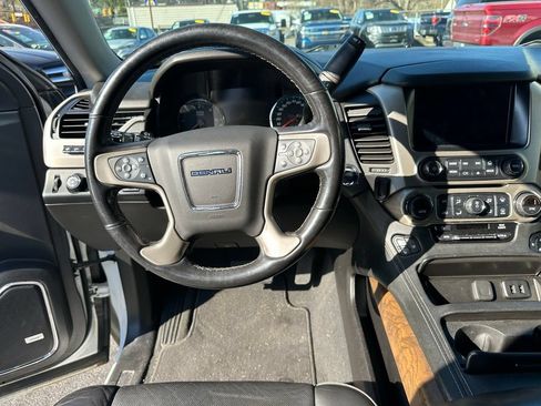 Used 2019 GMC Yukon XL Denali RWD image 15