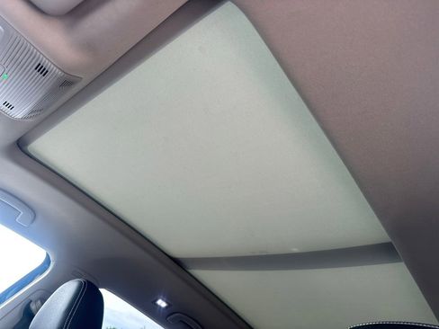Used 2025 Volkswagen Atlas SE w/ Panoramic Sunroof Package FWD image 49