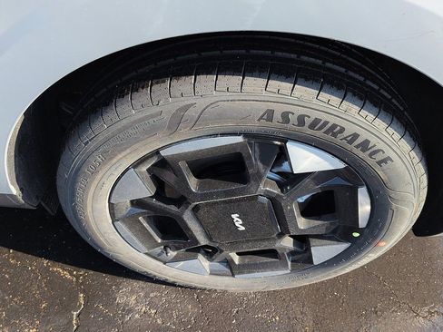 New 2026 Kia Carnival EX image 10