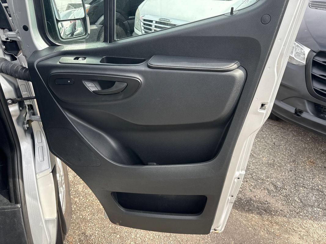 Used 2021 Mercedes-Benz Sprinter 2500 image 19