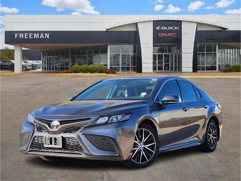 Used 2023 Toyota Camry SE image 1