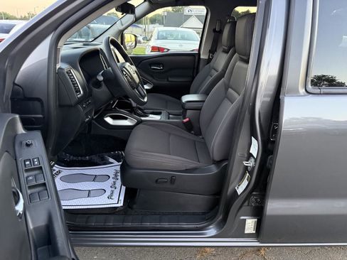 Used 2022 Nissan Frontier SV RWD image 9