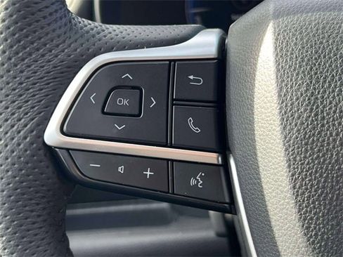 Used 2025 Toyota Sienna Platinum image 27