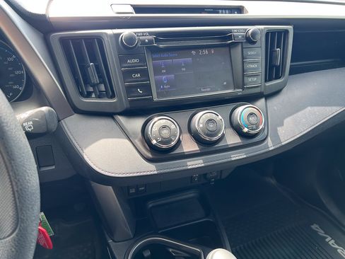 Used 2018 Toyota RAV4 LE AWD/4WD image 15