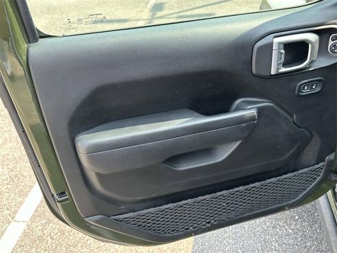 Used 2022 Jeep Gladiator Willys image 15