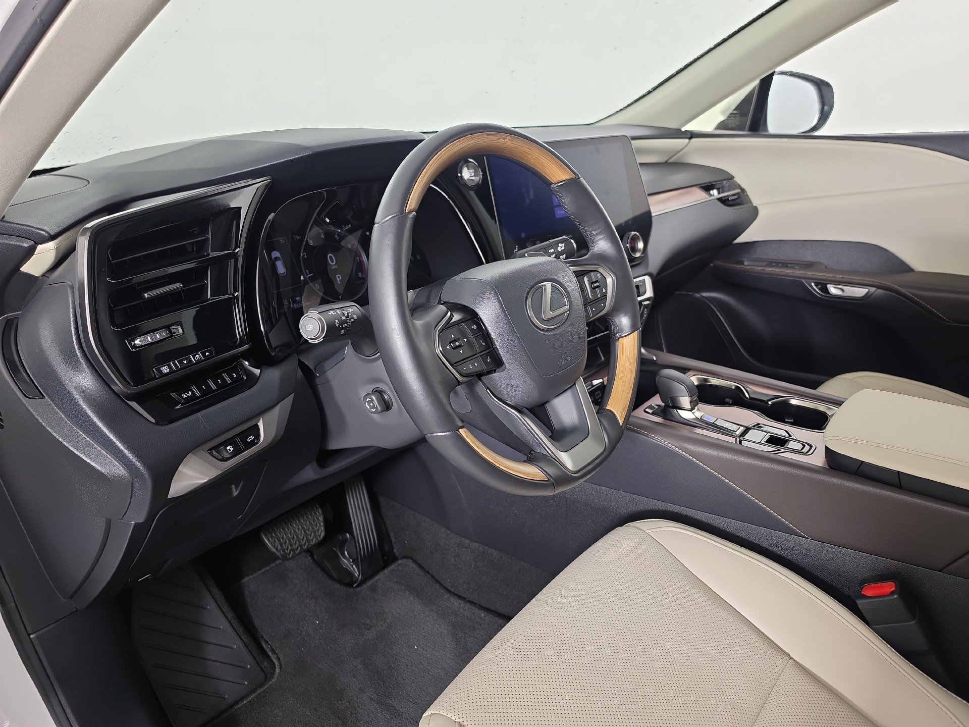 Used 2024 Lexus RX 350 Premium w/ Cold Area Package FWD image 2