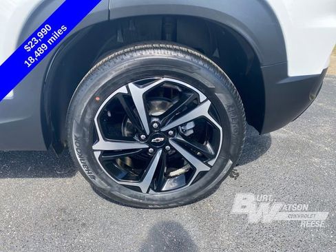 Used 2023 Chevrolet TrailBlazer RS w/ Sun and Liftgate Package AWD/4WD image 15