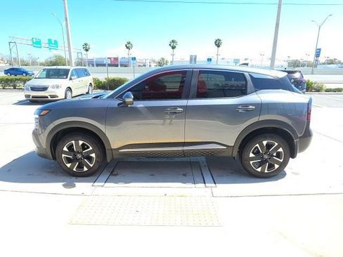 Used 2025 Nissan Kicks SV image 7