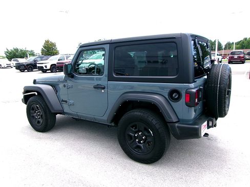 Used 2024 Jeep Wrangler Sport AWD/4WD image 3