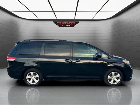 Used 2014 Toyota Sienna LE image 6