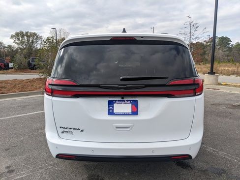 New 2026 Chrysler Pacifica Select image 20