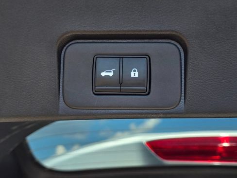 Used 2025 Nissan Rogue SV FWD image 12