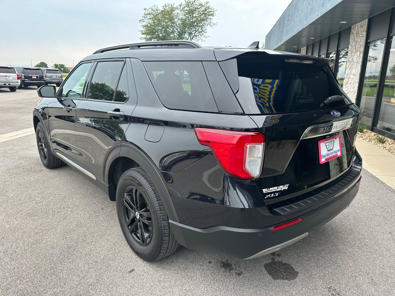 Used 2023 Ford Explorer XLT w/ Equipment Group 202A AWD/4WD image 5