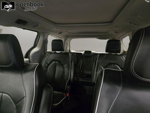 Used 2023 Chrysler Pacifica Limited FWD image 15