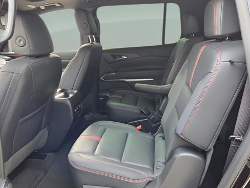 Used 2024 Chevrolet Traverse RS FWD image 10