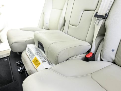 Certified 2025 Volvo XC90 B5 Plus AWD/4WD image 23