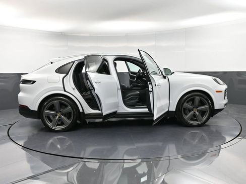 Certified 2024 Porsche Cayenne image 36